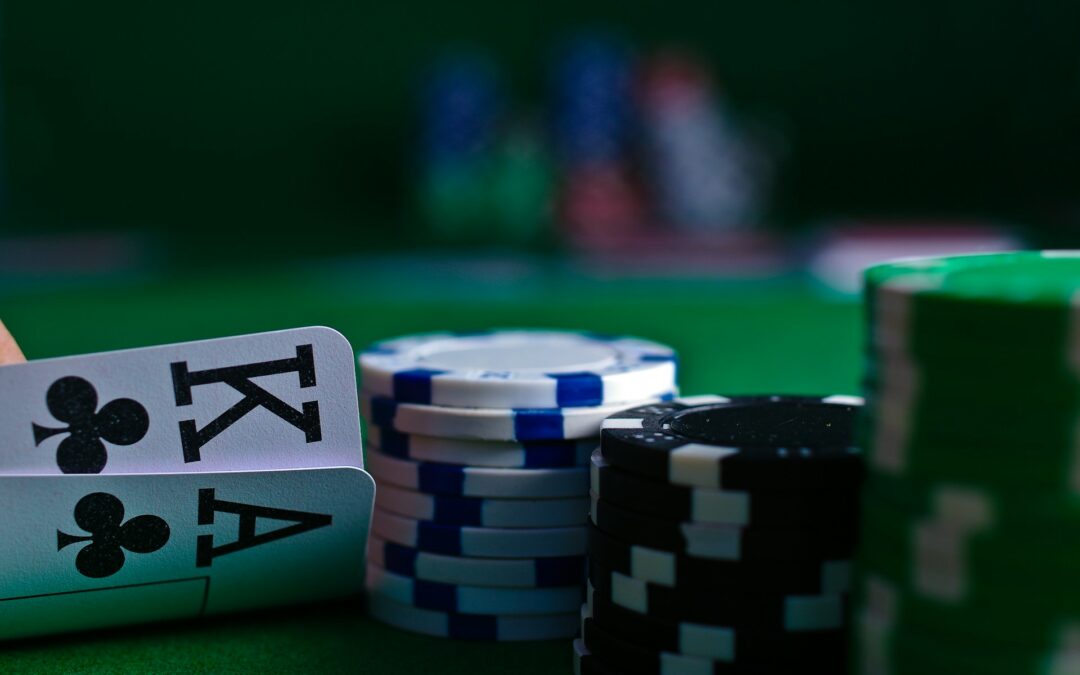 Maîtriser l’art du bluff et de la stratégie dans le poker en ligne